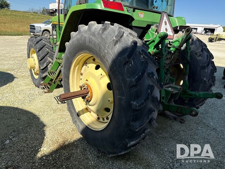 1996-john-deere-7400-image-32