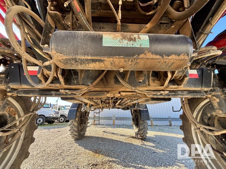 2015-case-ih-patriot-4440-image-46