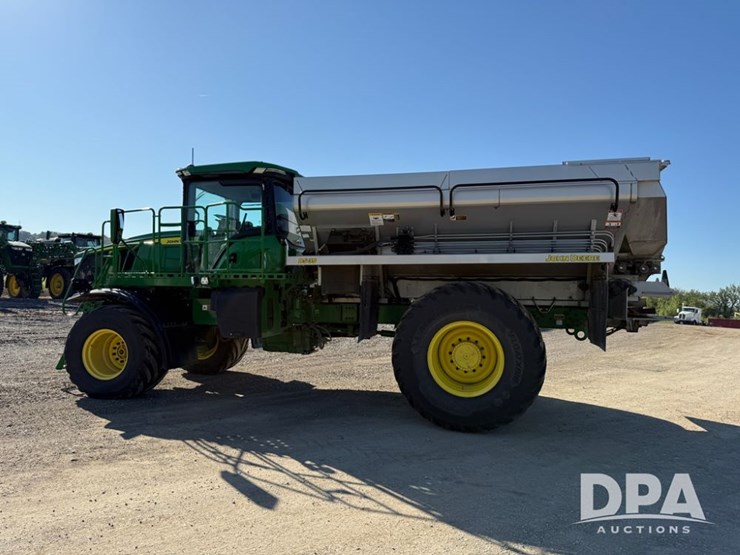 2023-john-deere-800r-image-23