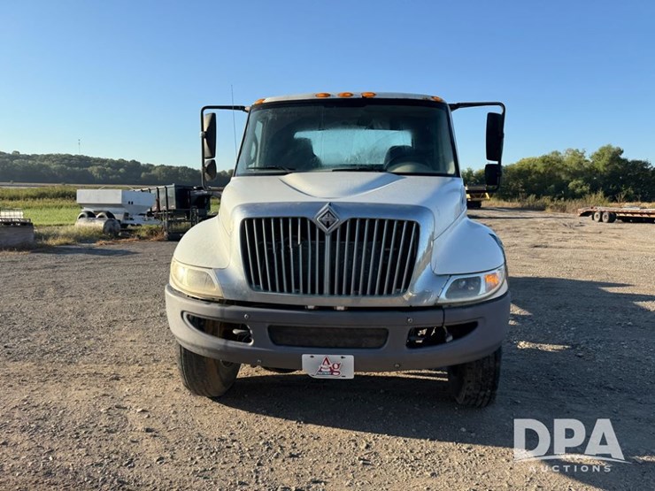 2002-international-durastar-4400-image-22