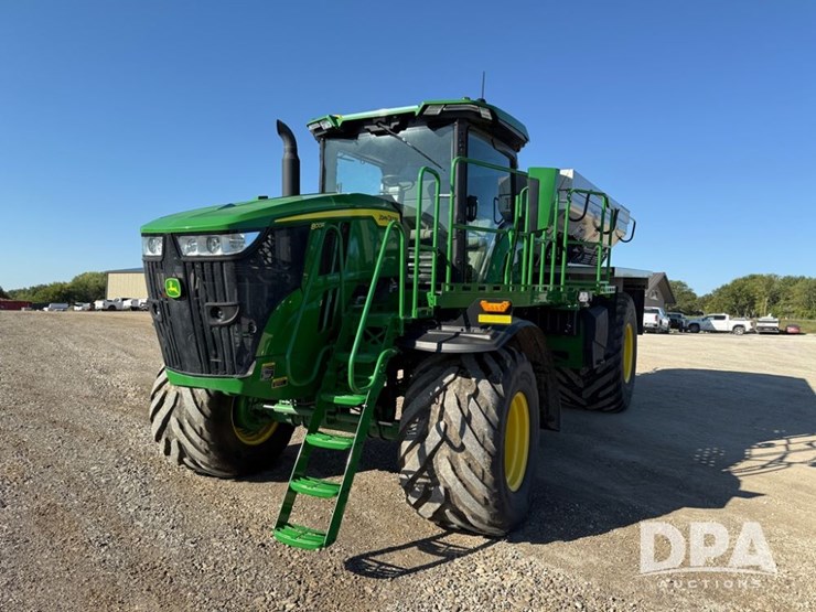 2023-john-deere-800r-image-31