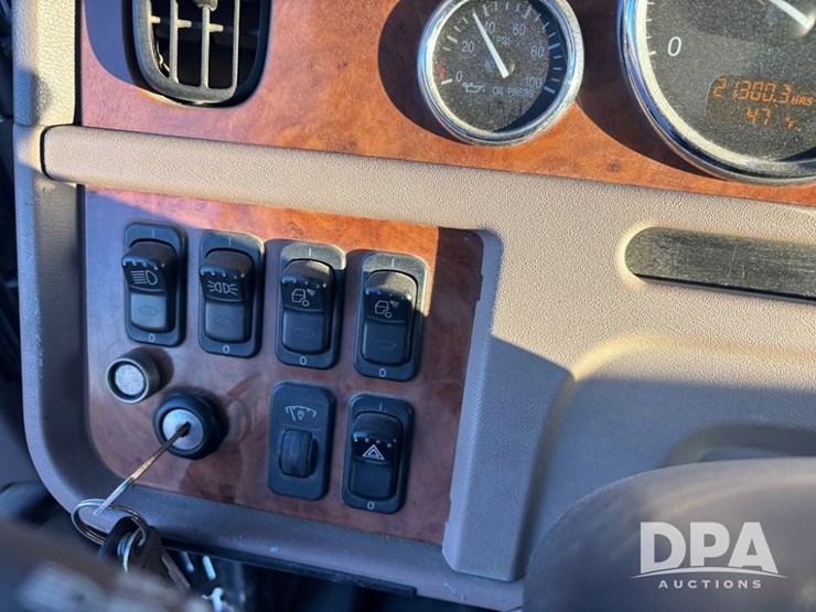 2008-peterbilt-386-image-75