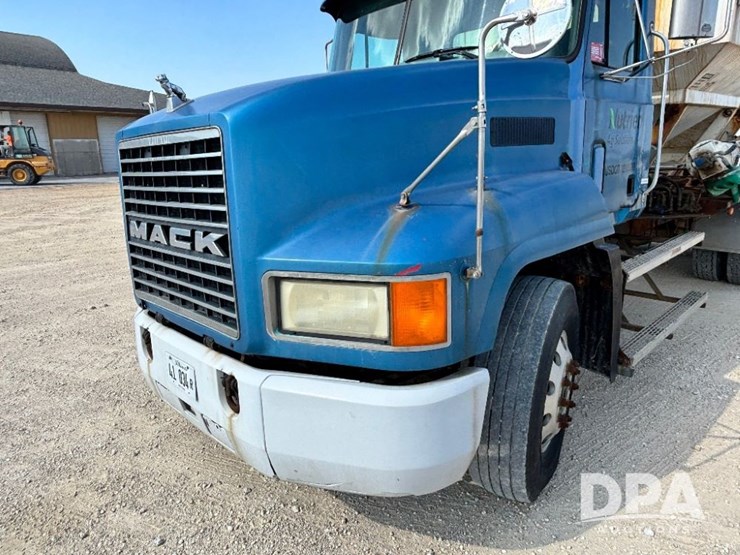 2000-mack-ch613-image-26