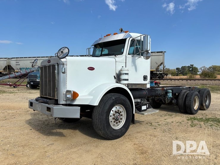 2001-peterbilt-357-image-22