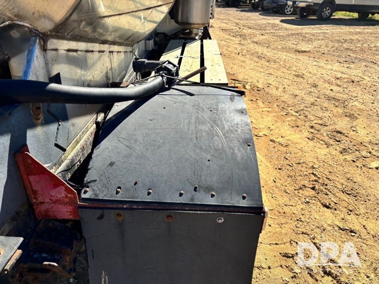 1999-ihc-4700-liquid-nurse-truck-(gp11652,-unit-126458)-image-41