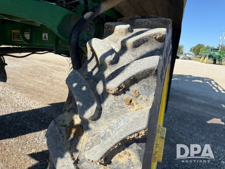 2022-john-deere-412r-image-63