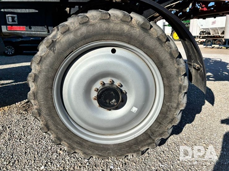 2015-case-ih-patriot-4440-image-41