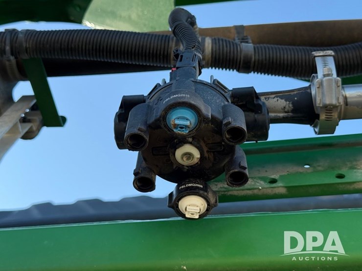 2021-john-deere-r4044-image-59