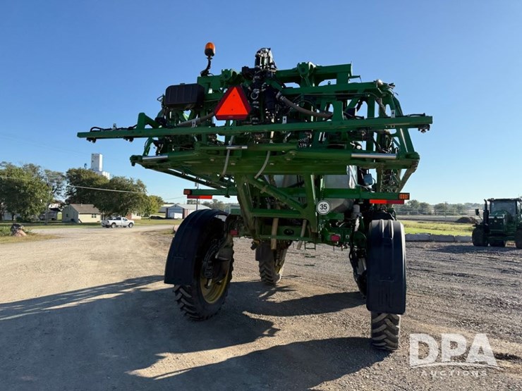 2021-john-deere-r4044-image-15