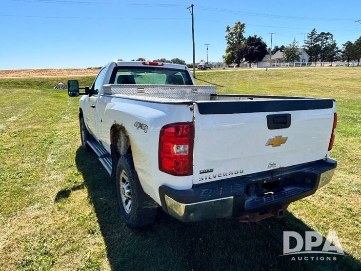 2012-chevrolet-2500hd-image-8