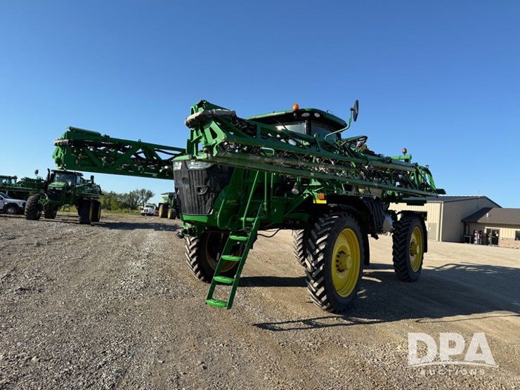 2021-john-deere-r4044-image-30
