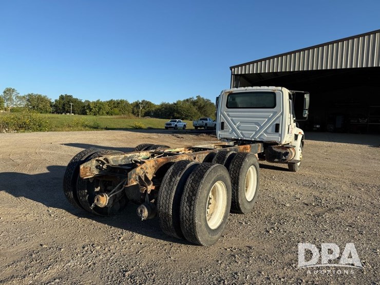 2002-international-durastar-4400-image-9