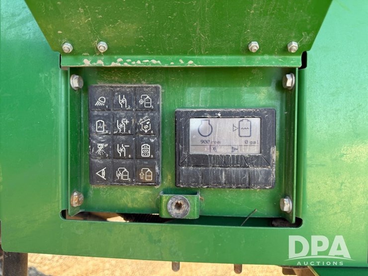 2021-john-deere-r4044-image-112