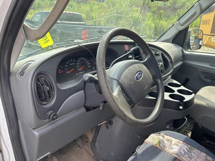 2006-ford-e350-image-33