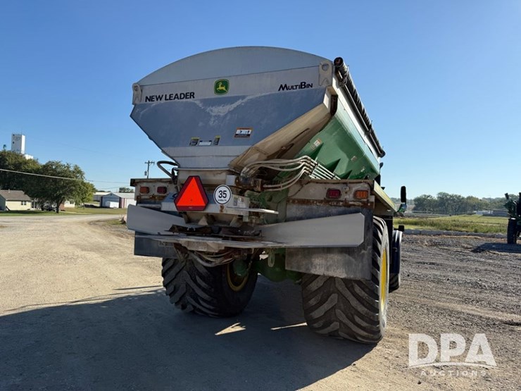 2021-john-deere-f4365-image-12