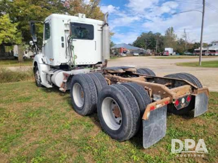 2003-freightliner-columbia-120-image-4
