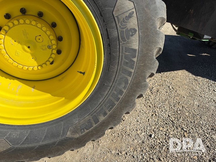 2023-john-deere-800r-image-55