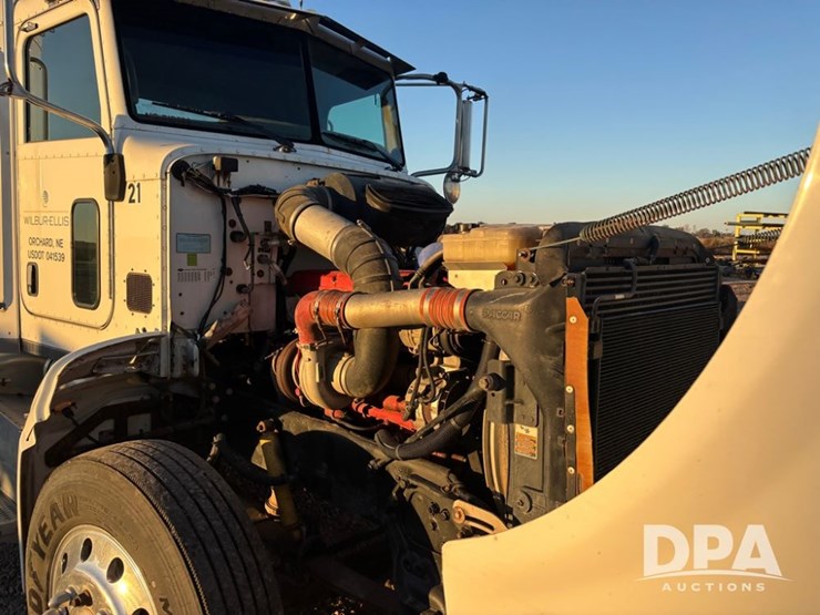2008-peterbilt-386-image-26