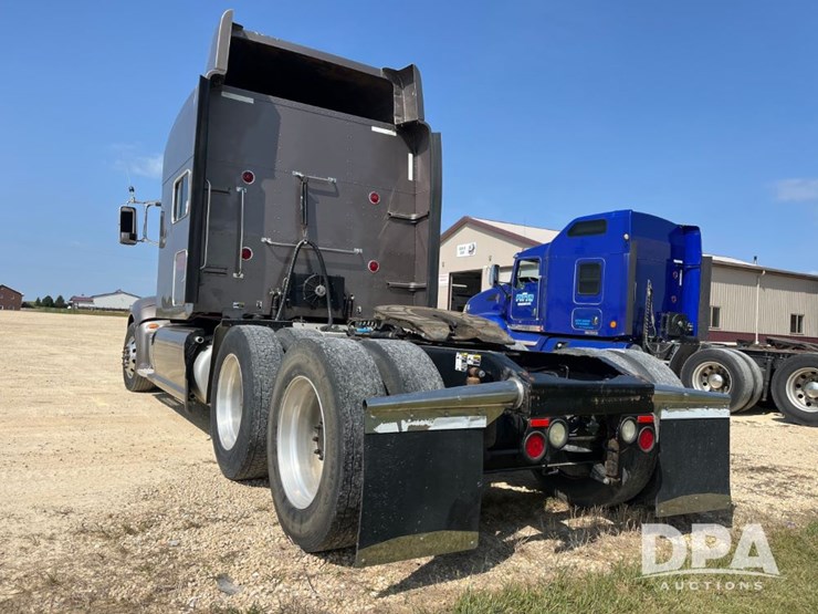2014-peterbilt-386-image-12