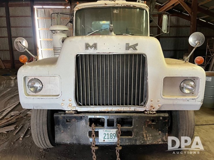 1977-mack-r600-image-16