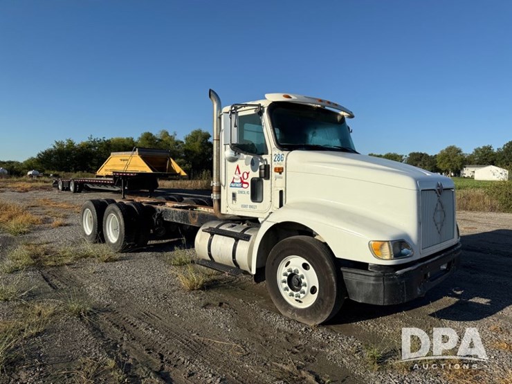 2002-international-9100i-cab/chassis-(np6156,-unit-286)-image-2