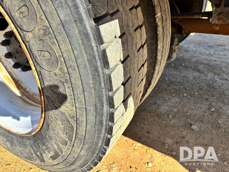 1999-ihc-4700-liquid-nurse-truck-(gp11652,-unit-126458)-image-43