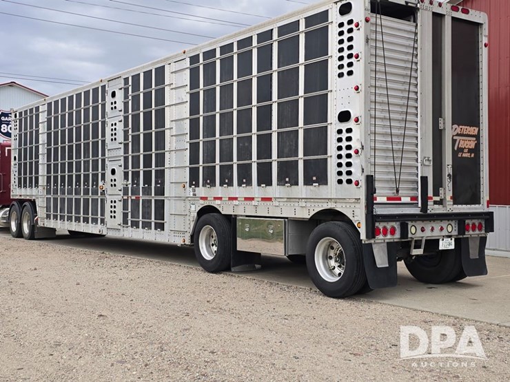 2006-wilson-livestock-trailer-image-4