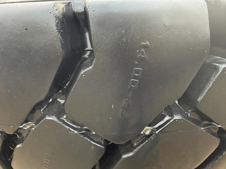 #2135-•-(4)-super-grip-grader-tires-image-5