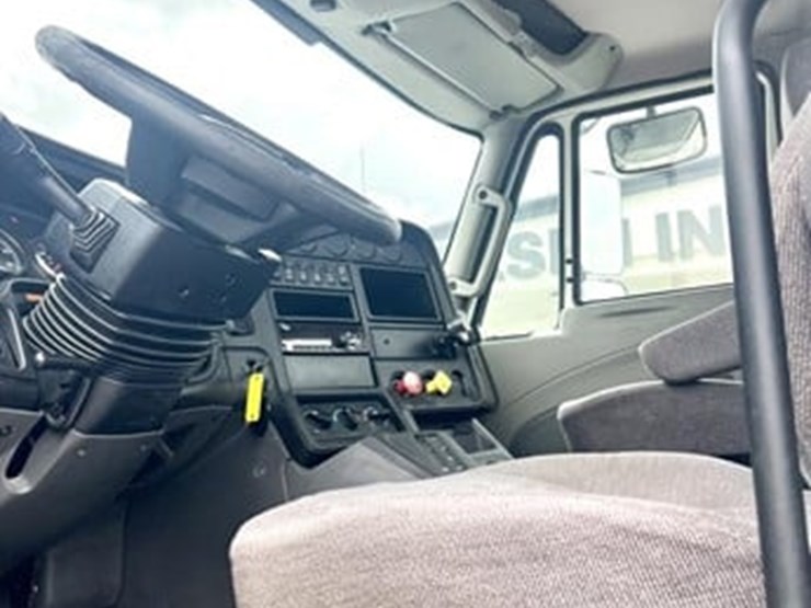 2018-international-prostar-image-25