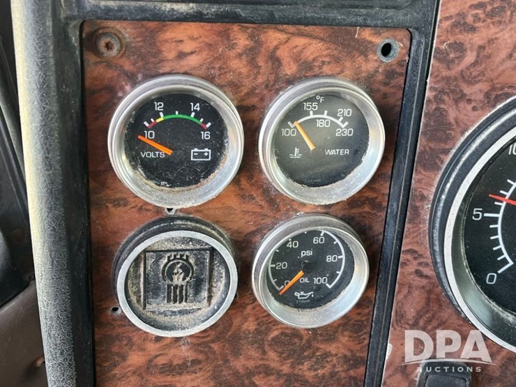 2002-kenworth-t800-image-52