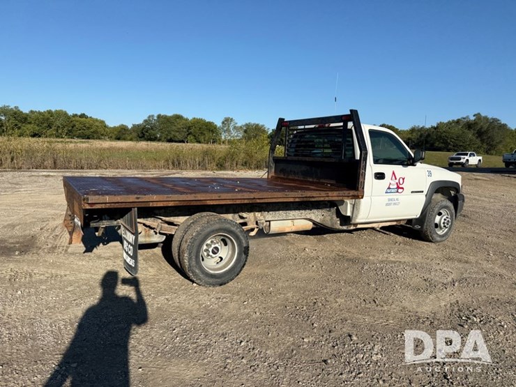 2002-gmc-3500-image-10