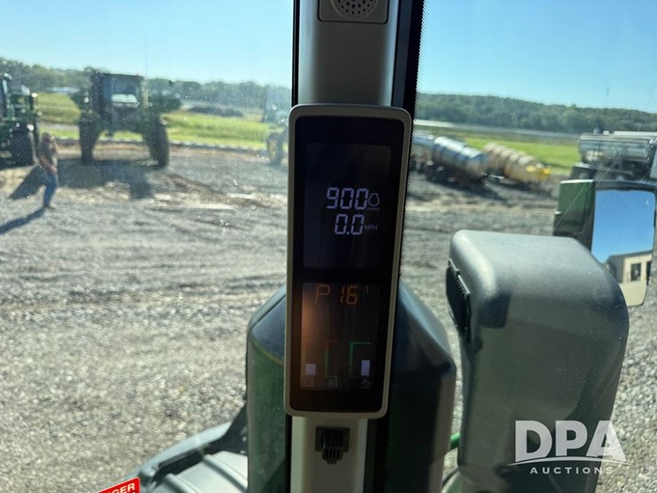 2023-john-deere-800r-image-131