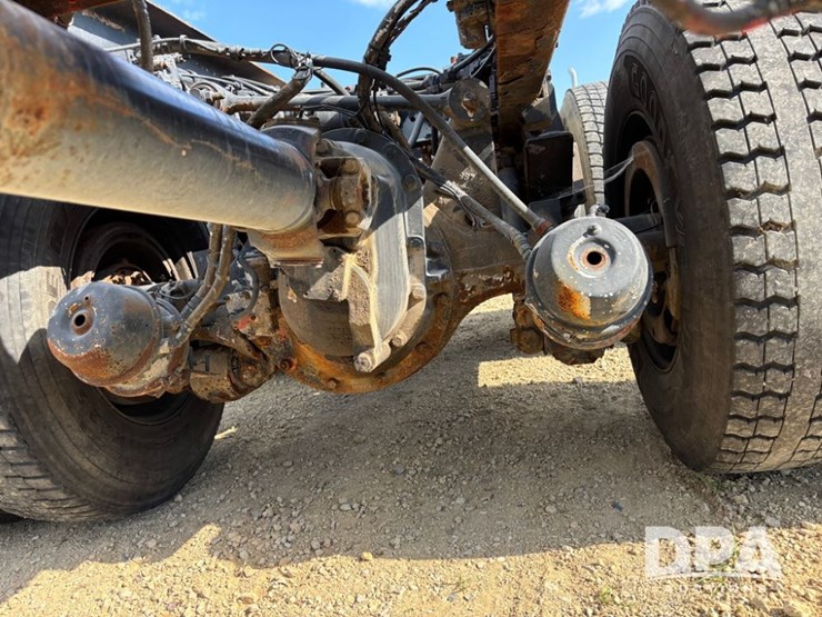 2001-peterbilt-357-image-45