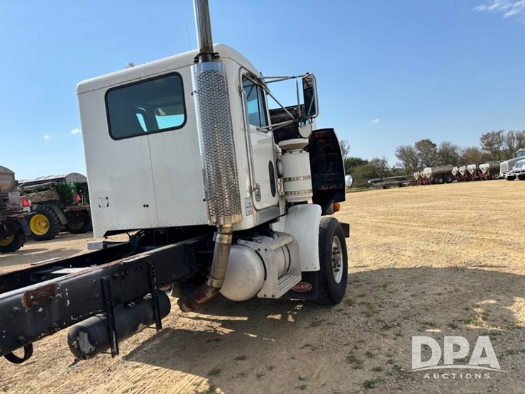 2001-peterbilt-357-image-55