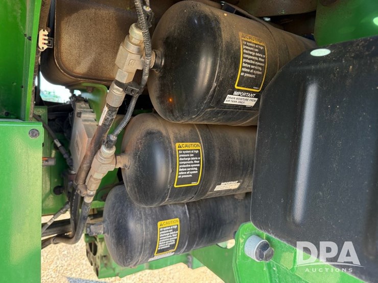 2023-john-deere-800r-image-98