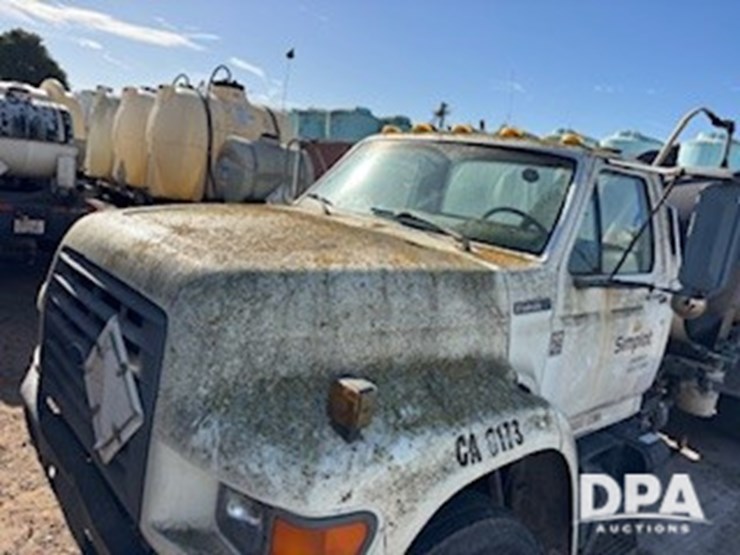 1997-ford-700-image-2