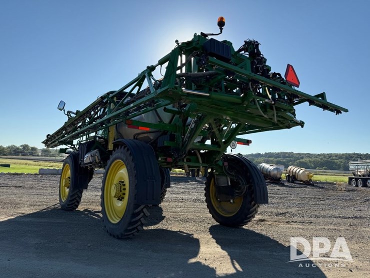 2021-john-deere-r4044-image-19