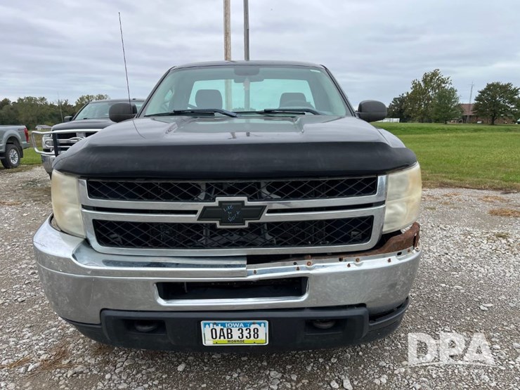 2011-chevrolet-2500hd-image-3