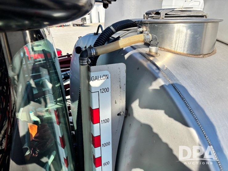 2015-case-ih-patriot-4440-image-98