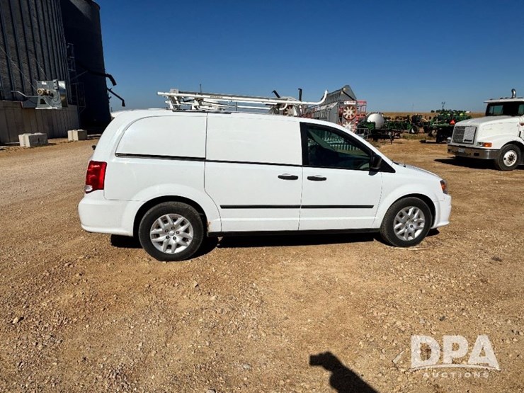2014-dodge-ram-van-image-3