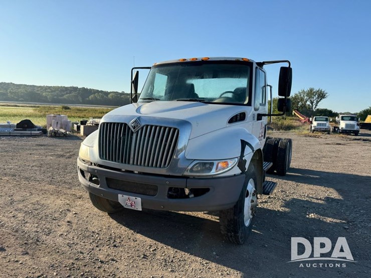 2002-international-durastar-4400-image-21