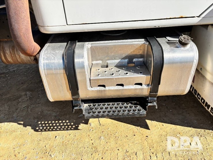 1999-ihc-4700-liquid-nurse-truck-(gp11652,-unit-126458)-image-49