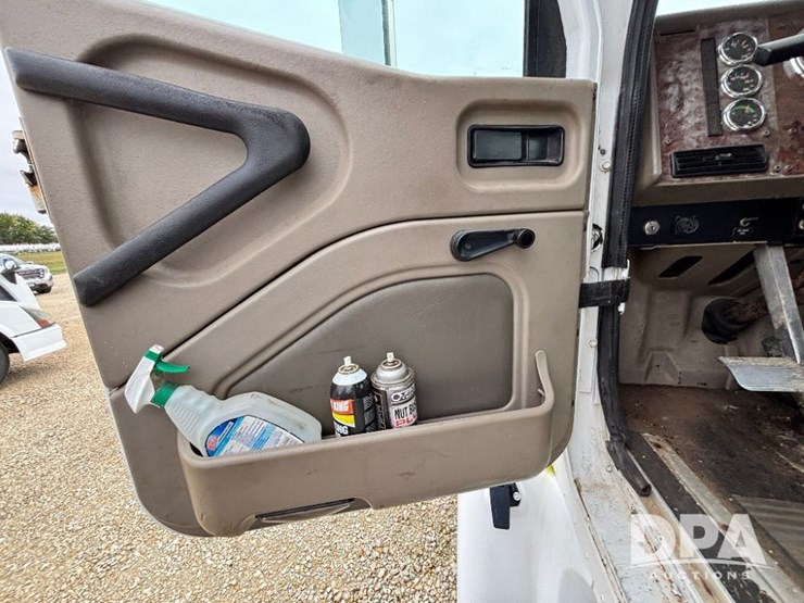 2007-ihc-9200i-liquid-nurse-truck-(gp11642,-unit-505)-image-75