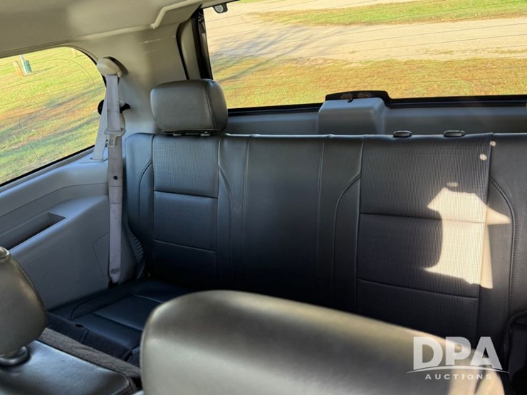 2004-nissan-armada-se-image-10