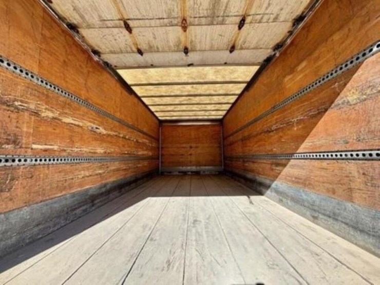 2010-hino-258-image-45