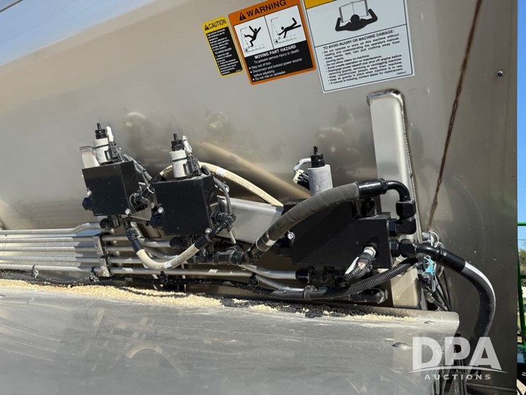 2023-john-deere-800r-image-80