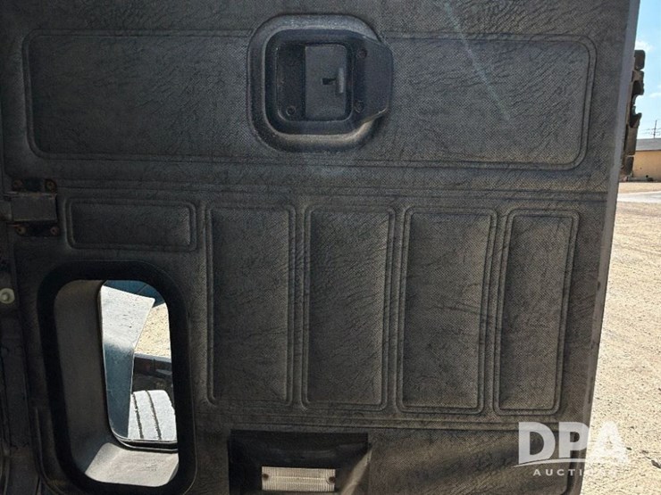 2000-mack-ch613-image-46