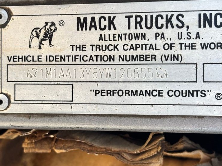 2000-mack-ch613-image-74