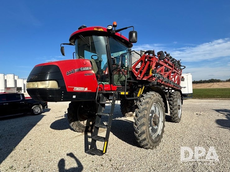 2015-case-ih-patriot-4440-image-2