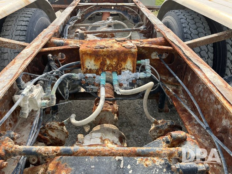 2001-ihc-9100-truck-(jn2647,-unit-32347)-image-42